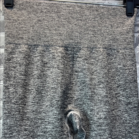 Woman's PINK Leggings‎ - Picture 4 of 9